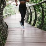ランニングをしている女性